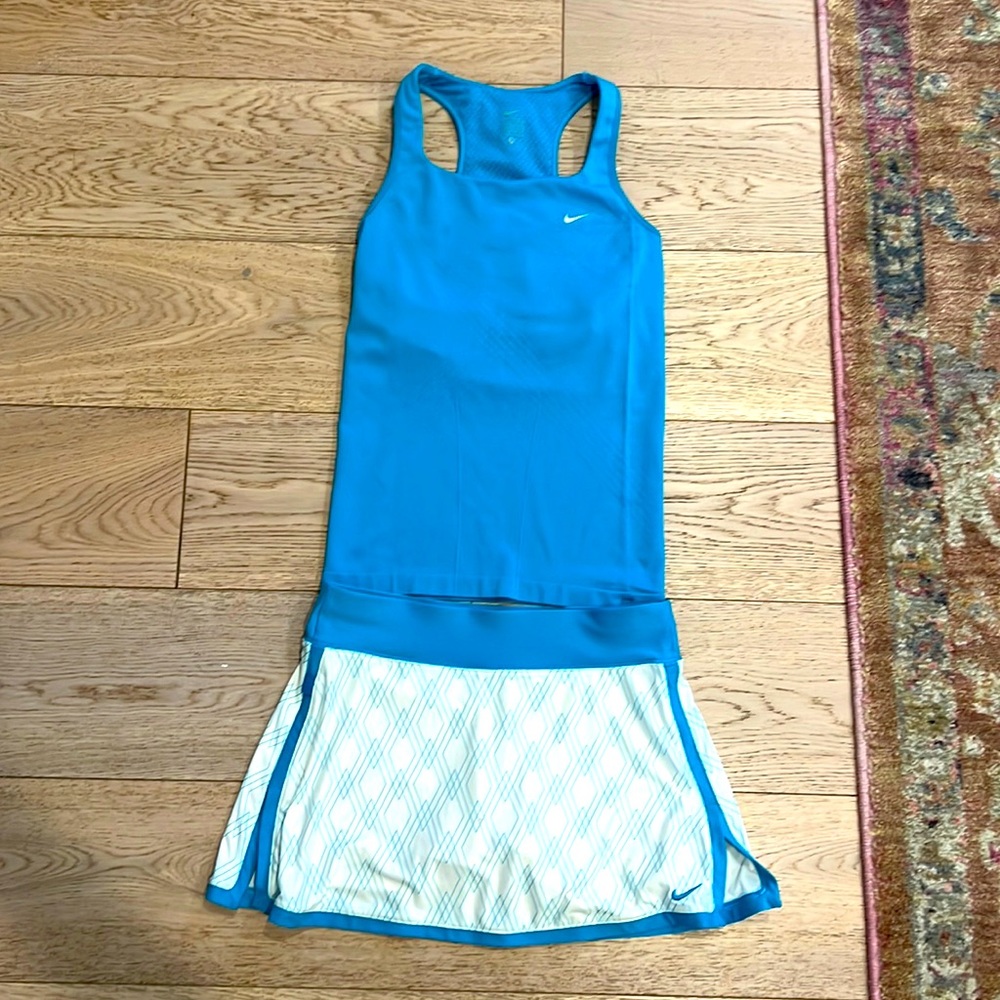 Super cute tennis outfit by Nike. Size small. Blue and white pattern.